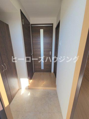【玄関】 | 第17千里ハイツ | ※同タイプの写真となり、実際のお部屋とは異なる場合があります
