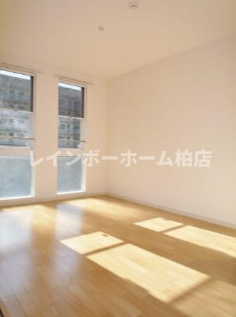 特典：仲介手数料が無料です!!の洋室|明るい洋室です