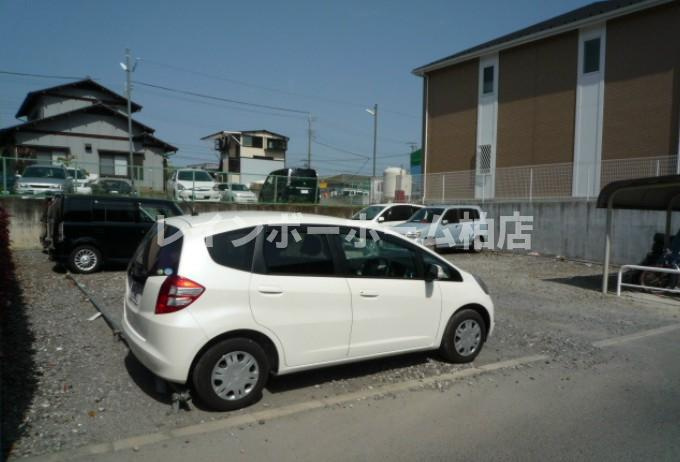 特典：仲介手数料が無料です!!の駐車場|駐車スペースもあります