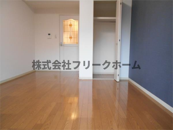 三鷹市野崎１丁目の賃貸マンションの居間・リビング