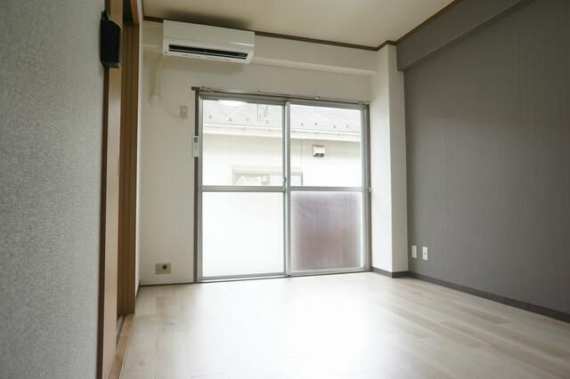 稲城市押立の賃貸マンションの居間・リビング