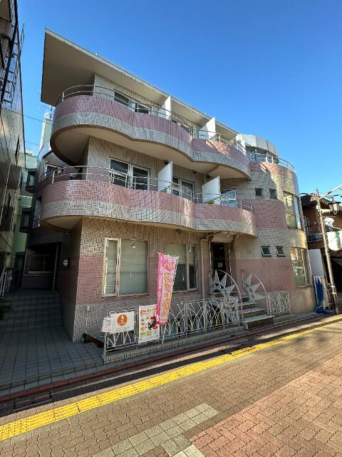イーストビルの外観