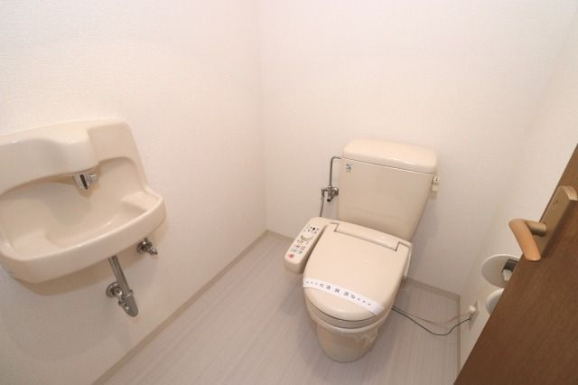 リップルガーデンⅡのトイレ|トイレもきれいです
※間取り反転の場合あり、内装が若干異なる場合がございます