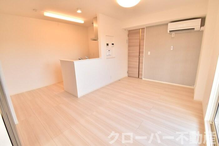 エレガンスコート 屋島の居間・リビング|LDK１０．７帖