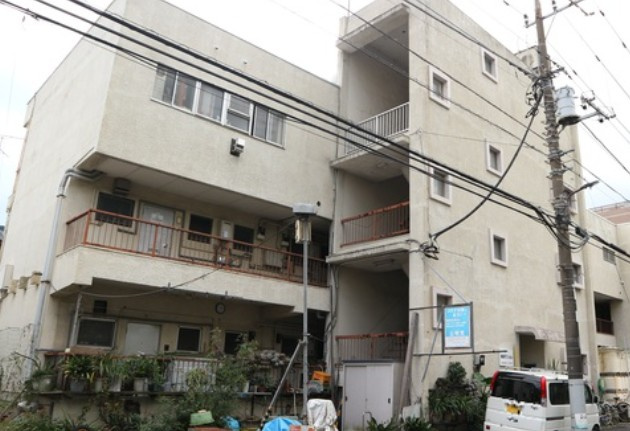 稲荷マンションの外観