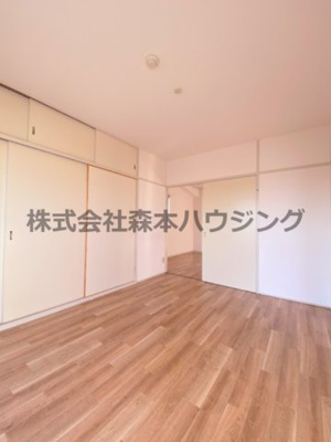 【洋室】 | 　大西マンション | リビングスペース代わりに使えそうな洋室です