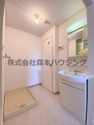 【洗面所】 | 　大西マンション | スペースが確保できる洗面所です
