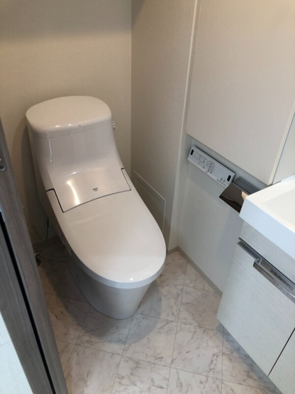 【トイレ】 | クレイシア横浜NORTH | 落ち着いた色調のトイレです♪