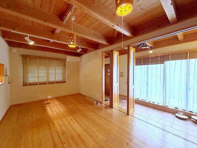 【居間・リビング】 | 滑川町月の輪7丁目　中古戸建