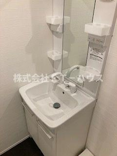 Likes飯山満町A棟の洗面所