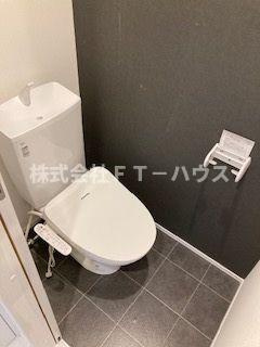 Likes飯山満町A棟のトイレ