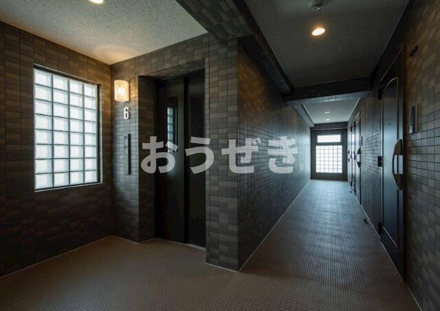 ルーブル大島参番館のロビー|エレベーター