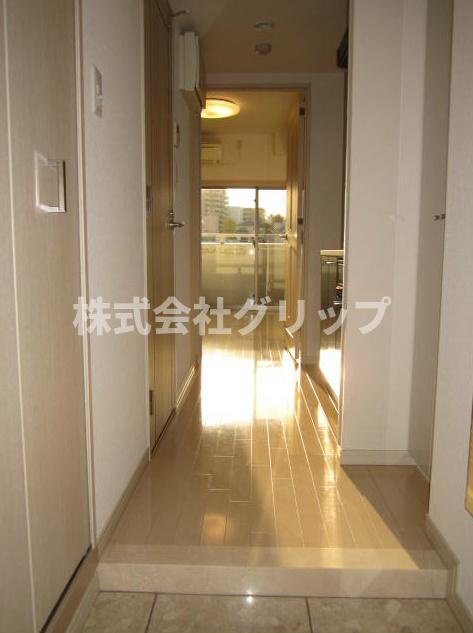 横浜市中区花咲町２丁目の賃貸マンションの玄関