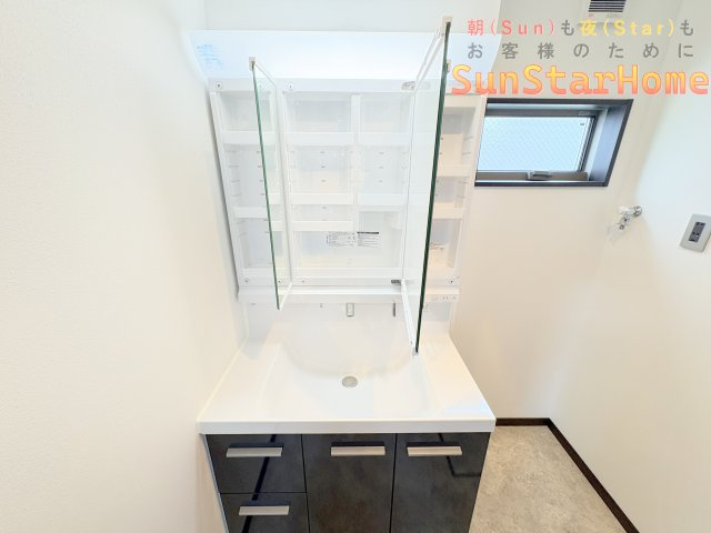 【サンスターホーム】羽村市神明台1丁目　築浅　角地住戸の収納