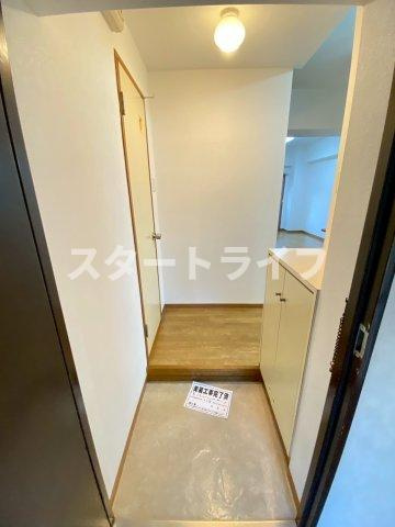 大阪市東淀川区小松２丁目の賃貸マンションの玄関