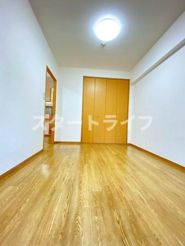 大阪市東淀川区小松２丁目の賃貸マンションの寝室