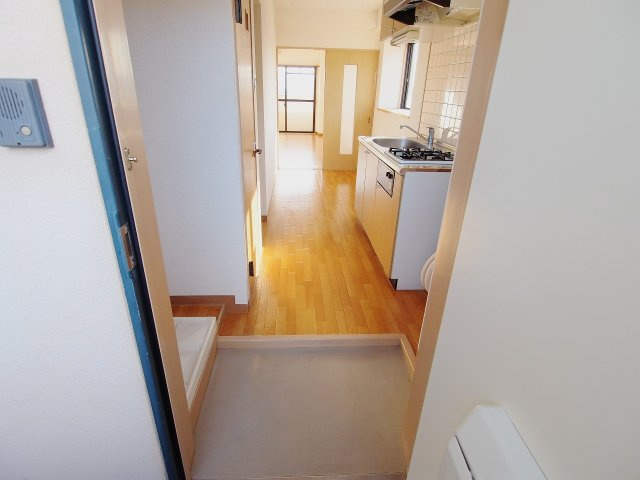 広島市安佐南区川内６丁目の賃貸マンションの玄関
