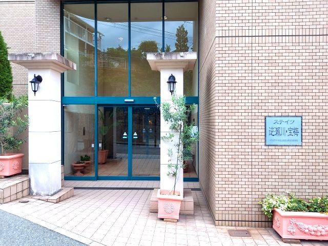 ステイツ逆瀬川・宝梅のエントランス