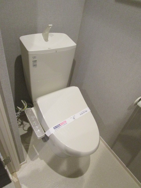ボヌール経堂のトイレ|ウォシュレット　上部収納付き