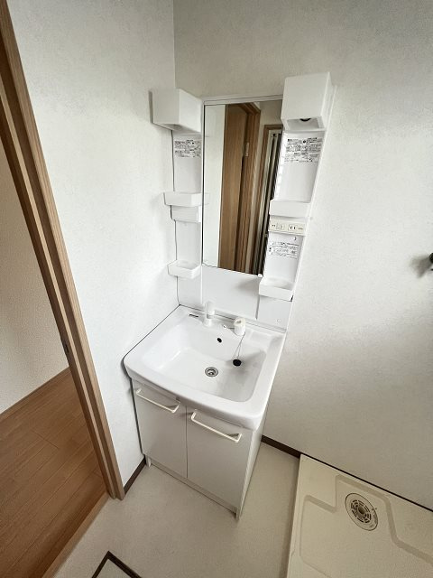 尼崎市宮内町２丁目のアパートの洗面所|忙しい朝には欠かせない洗面所です