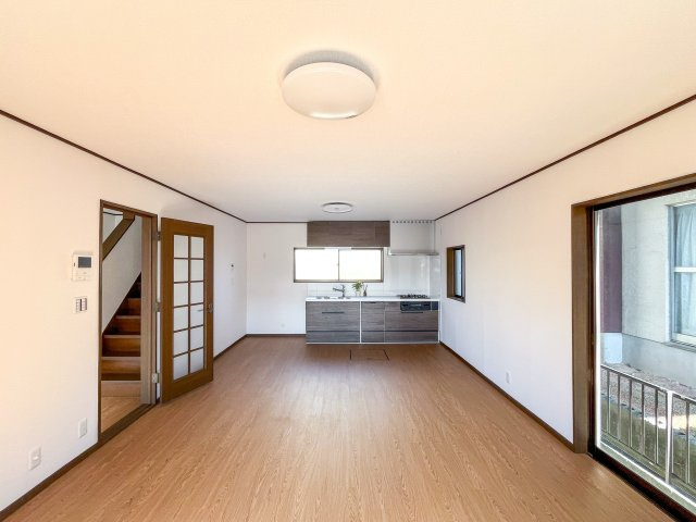 津市高野尾町の居間・リビング