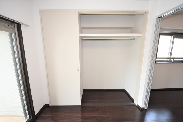 ネットフローラ立売堀の収納|実際は反転です。建具・床などの色は現状有姿
