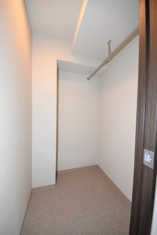 ネットフローラ立売堀のその他共用部分|ウォークインＣＬ！実際は反転です。建具・床などの色は現状有姿
