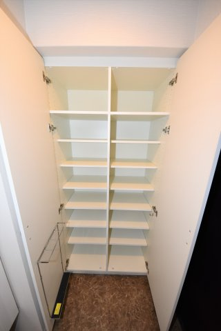 ネットフローラ立売堀|実際は反転です。建具・床などの色は現状有姿