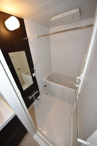 ネットフローラ立売堀の浴室|実際は反転です。建具・床などの色は現状有姿
