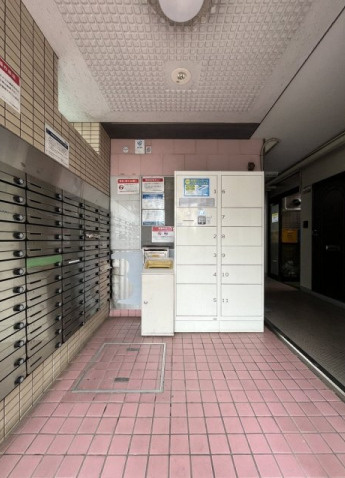 世田谷区代田３丁目の賃貸マンションのエントランス