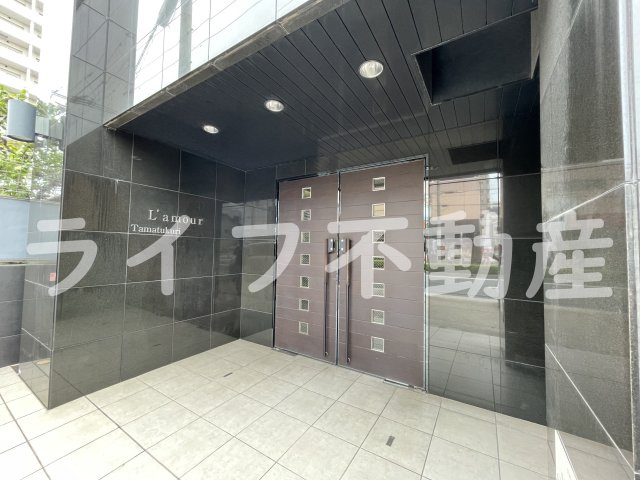 ラムール玉造のエントランス|清潔なエントランスです