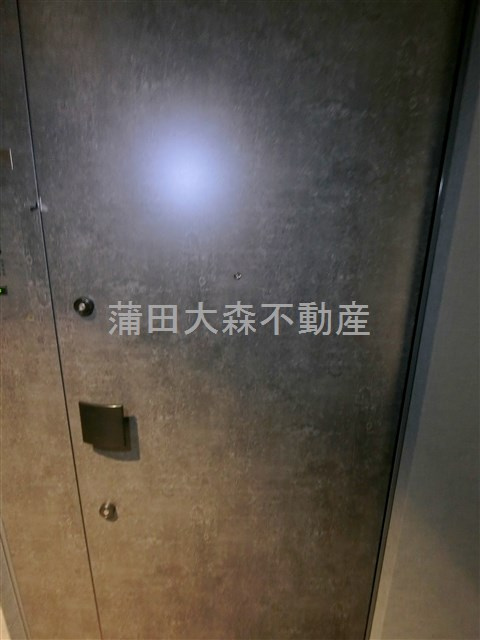 ラティエラ大森西の玄関