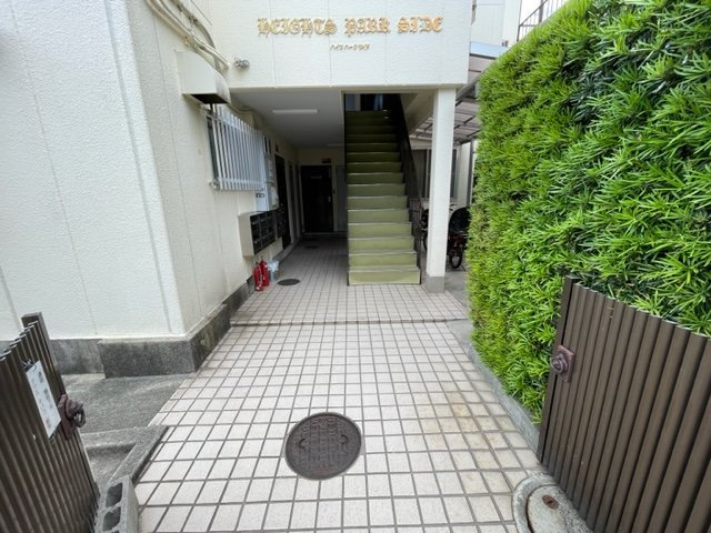 豊中市北条町３丁目の賃貸マンションのエントランス