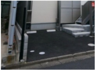草加市瀬崎７丁目のアパートの駐車場