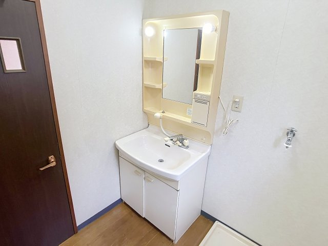 コンフォート鎌田Aの独立洗面台