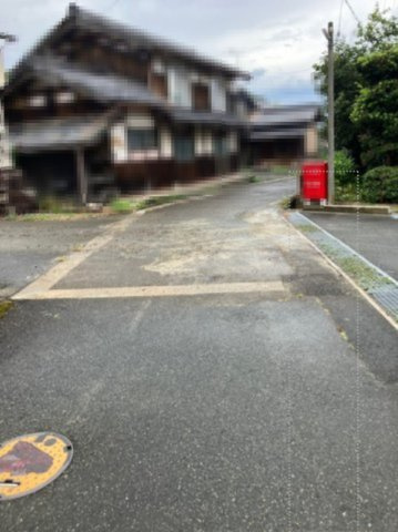 高島市武曽横山中古戸建の前面道路含む現地写真