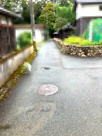 高島市武曽横山中古戸建の前面道路含む現地写真