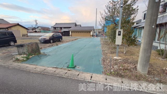 ６７５１９　岐阜市鏡島土地