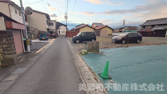 ６７５１９　岐阜市鏡島土地の前面道路含む現地写真
