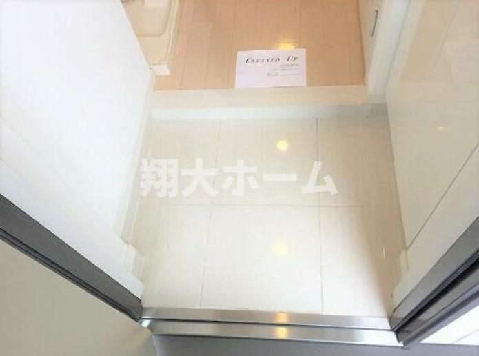ライジングプレイス向島の玄関