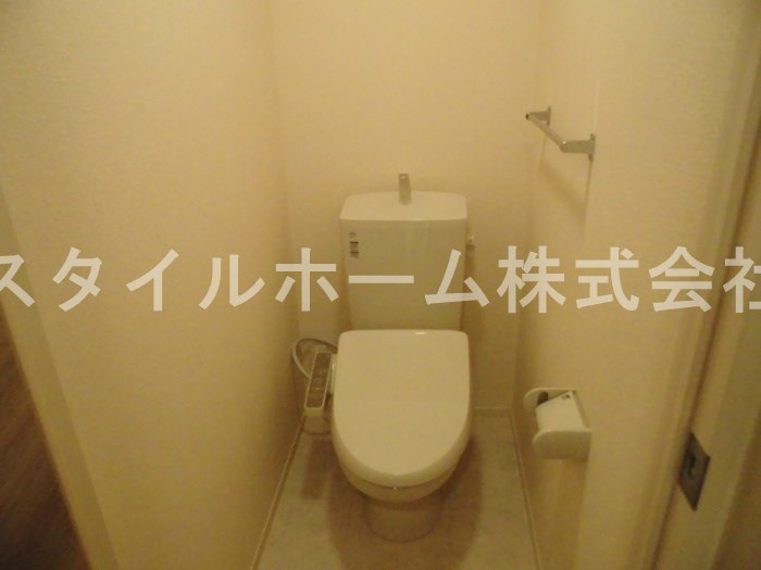 プレミール小坂井のトイレ|別部屋写真です。