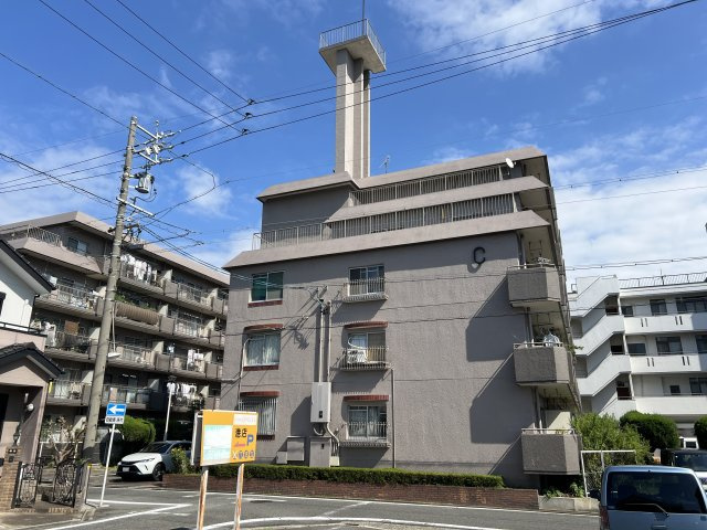 宝マリーンハイツC棟の外観