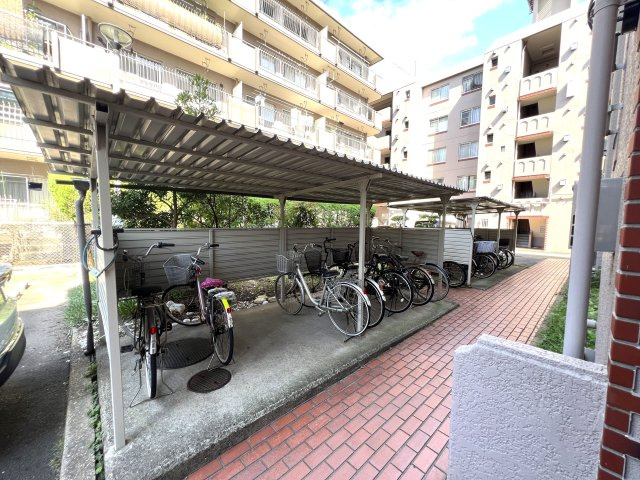 宝マリーンハイツC棟のその他共用部分|自転車置場
