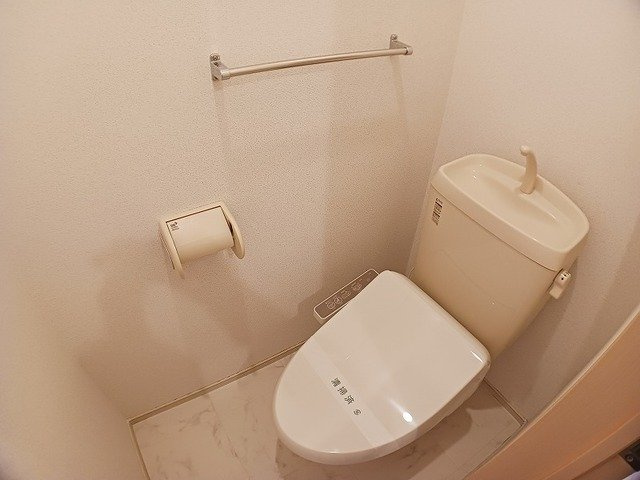 プリムローズ守恒のトイレ|落ち着いた色調のトイレです