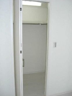 【収納】 | ロンデ西新宿 | ウォークインクローゼット完備。