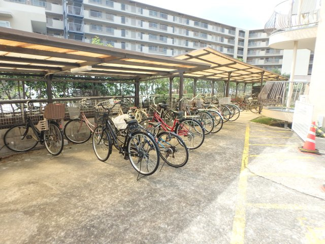 【その他共用部分】 | 東朋第一マンション　 | 屋根付き駐輪スペースです