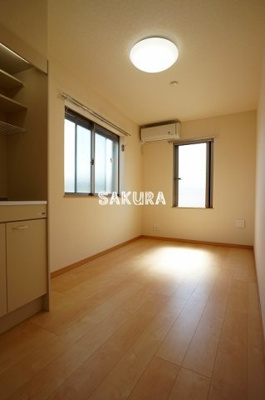 【居間・リビング】 | グリテラティ山手 | 使いやすい形の為、レイアウトを楽しめます♪
