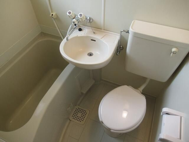 ハイツ桐原の浴室|コンパクトで使いやすいお風呂です