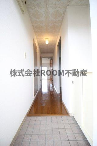 一晴マンションの玄関|明るい玄関です