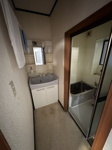 市川市大野町3丁目・中古戸建の独立洗面台